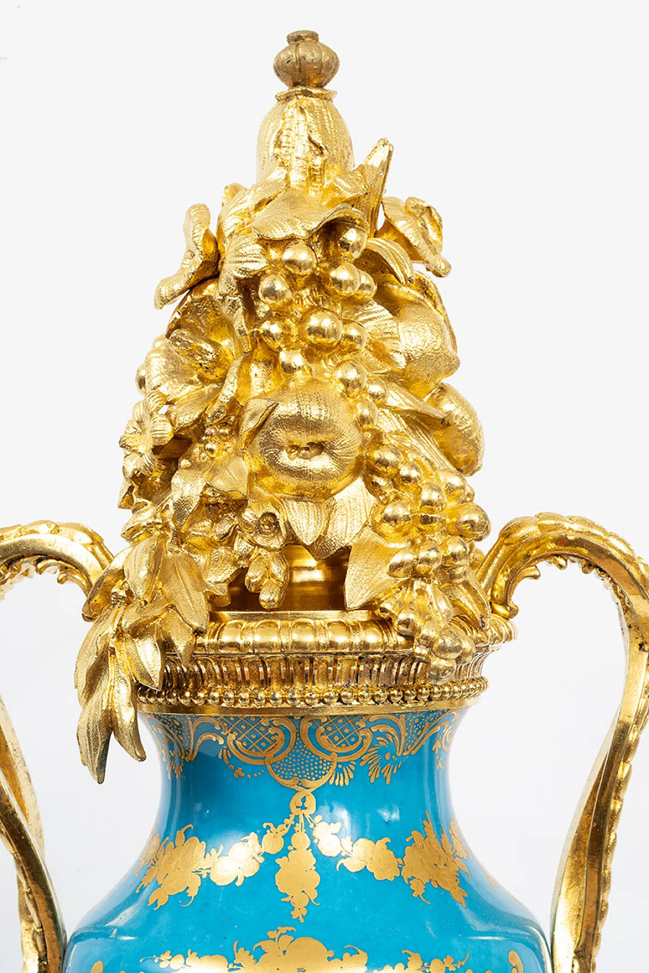 Antique Napoleon III clock in gilt bronze and Sevres porcelain. 5
