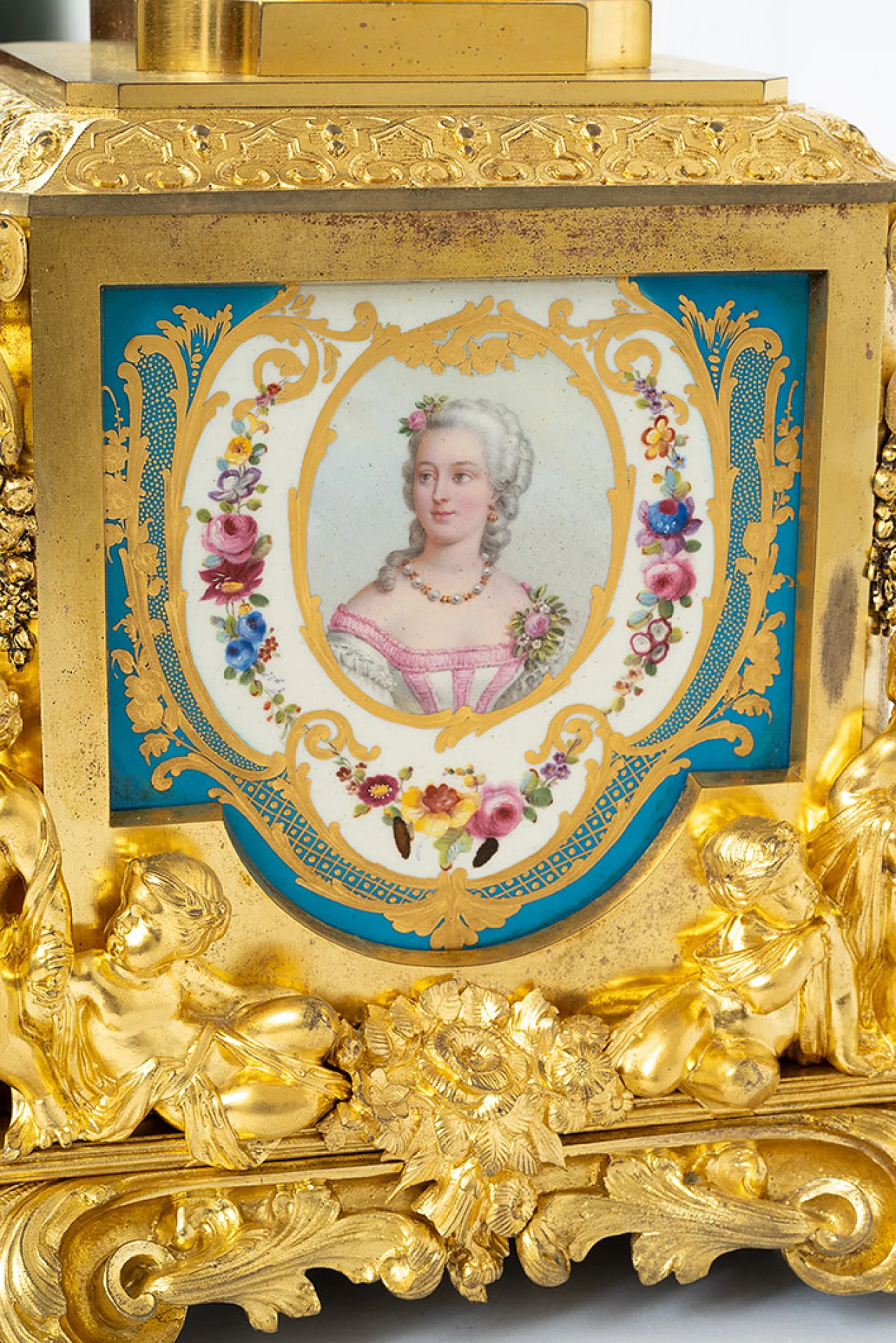 Antique Napoleon III clock in gilt bronze and Sevres porcelain. 7
