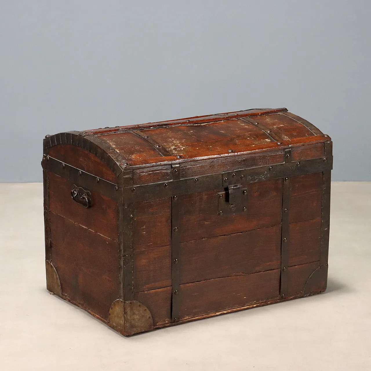 Trunk in walnut-stained oak, 19th century 1