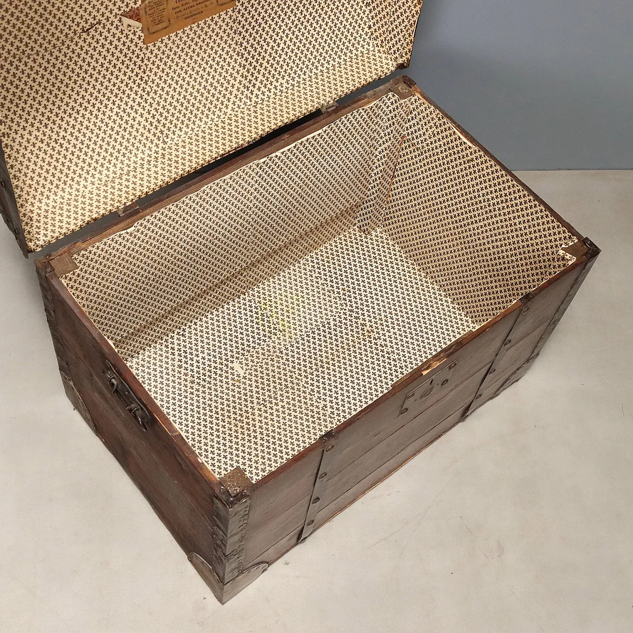 Trunk in walnut-stained oak, 19th century 4