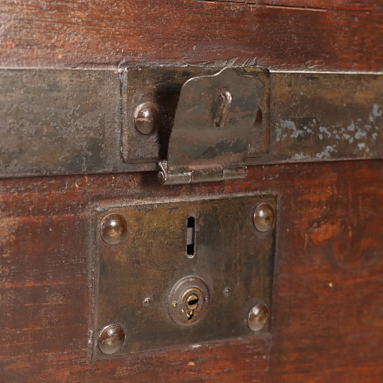 Trunk in walnut-stained oak, 19th century 7
