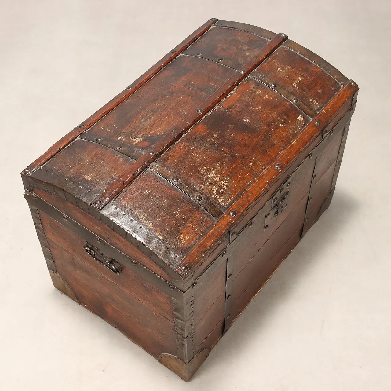 Trunk in walnut-stained oak, 19th century 9
