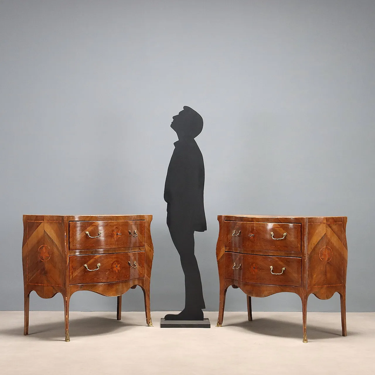 Pair of Baroque style chests of drawers in walnut, 20th century 3
