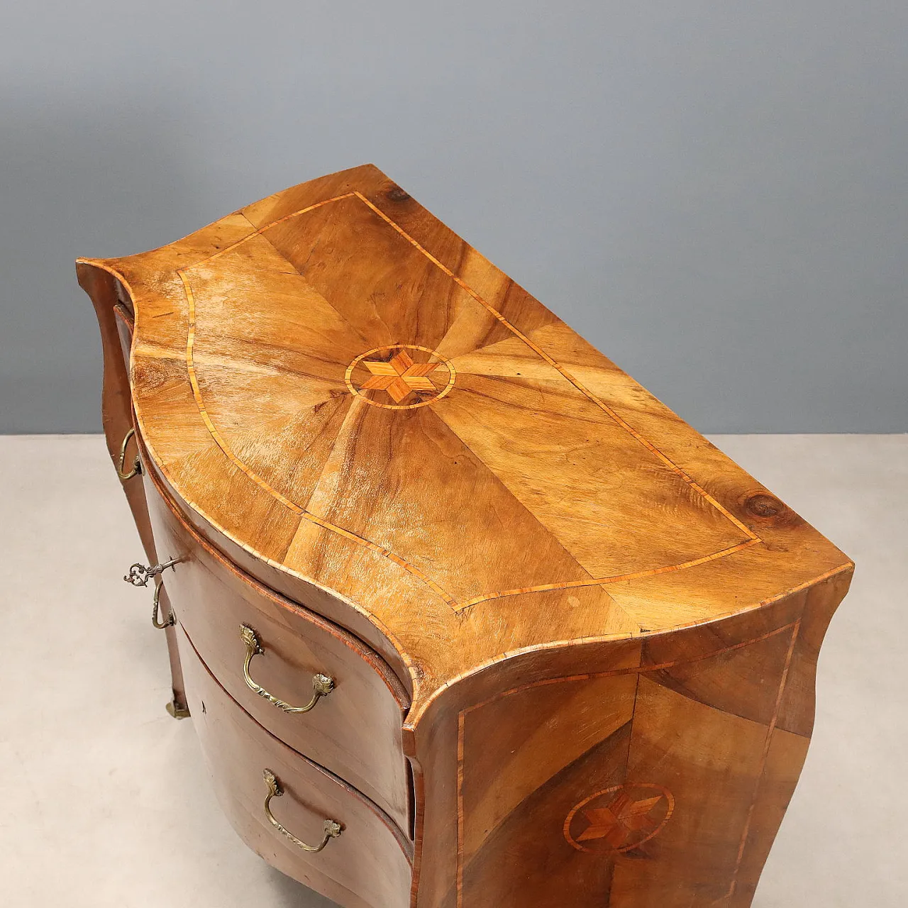Pair of Baroque style chests of drawers in walnut, 20th century 10