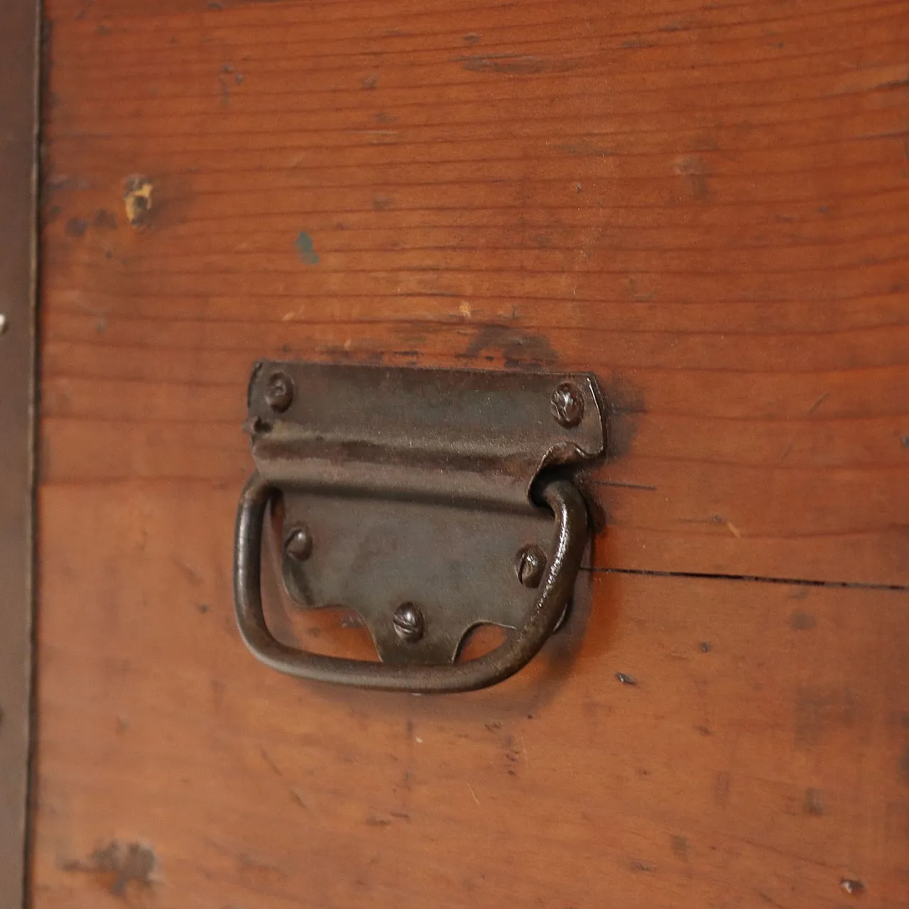 Baule in legno di abete massiccio e ferro, '900 8