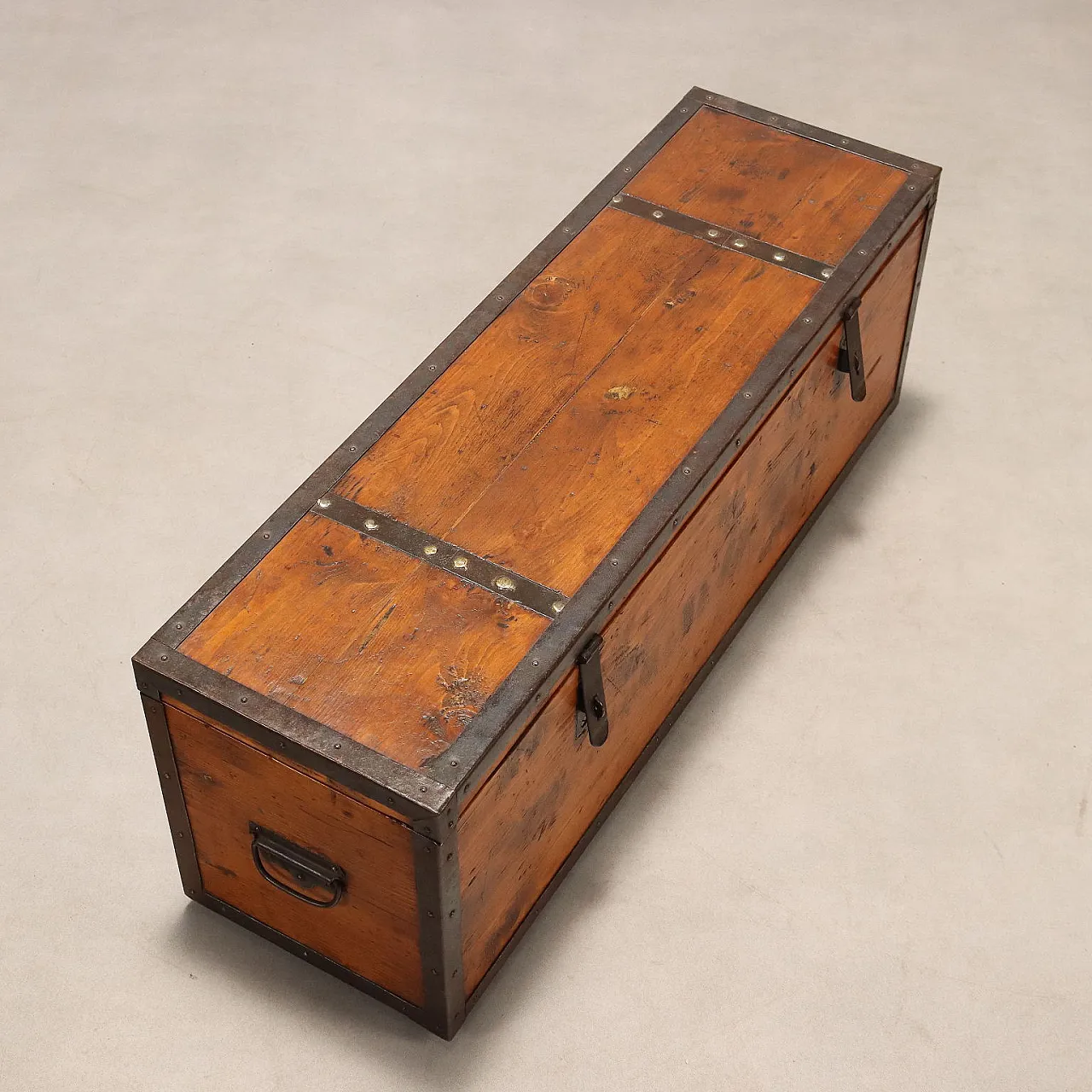 Baule in legno di abete massiccio e ferro, '900 10