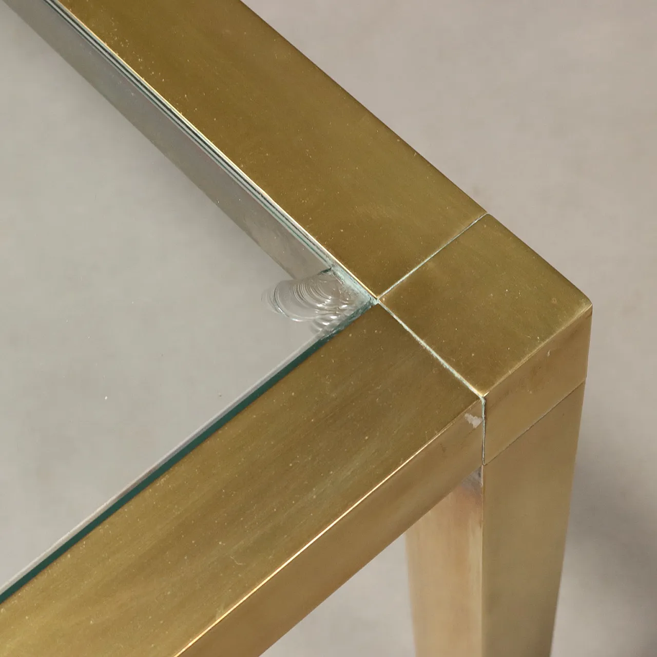 Coffee table with brass structure and square glass top, 20th century 8