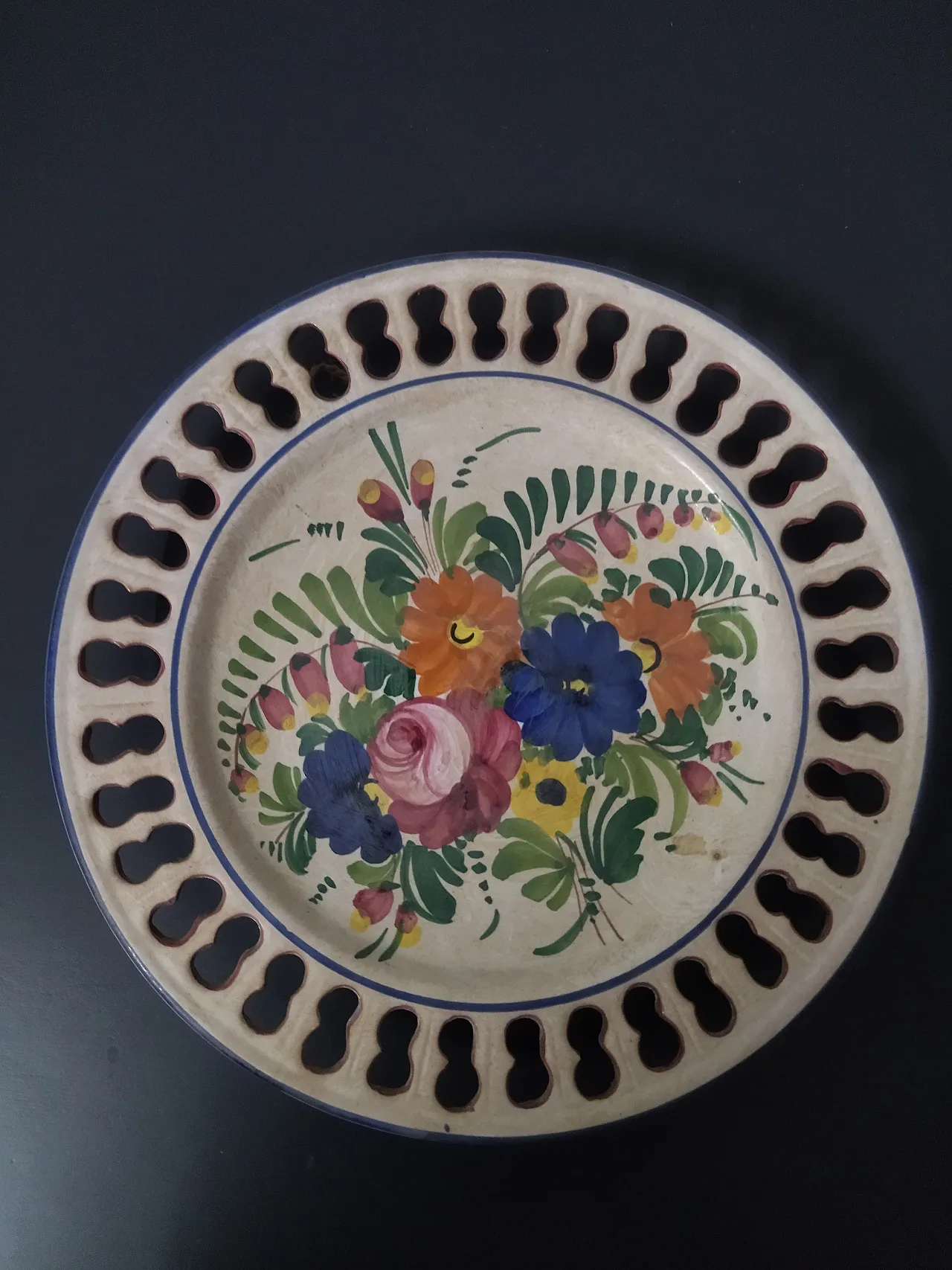 Pair of Deruta handcrafted ceramic plates, 70s 1
