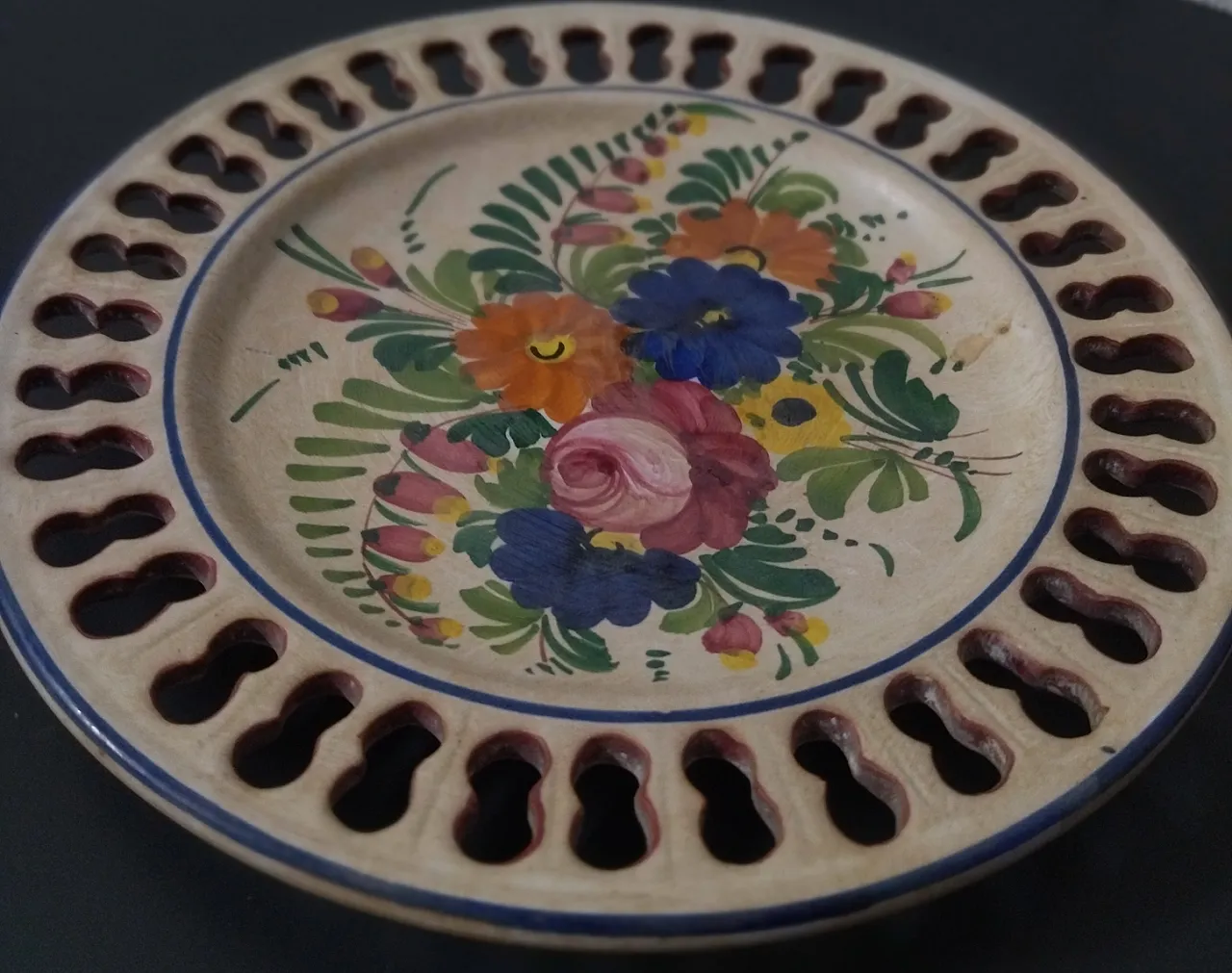Pair of Deruta handcrafted ceramic plates, 70s 6