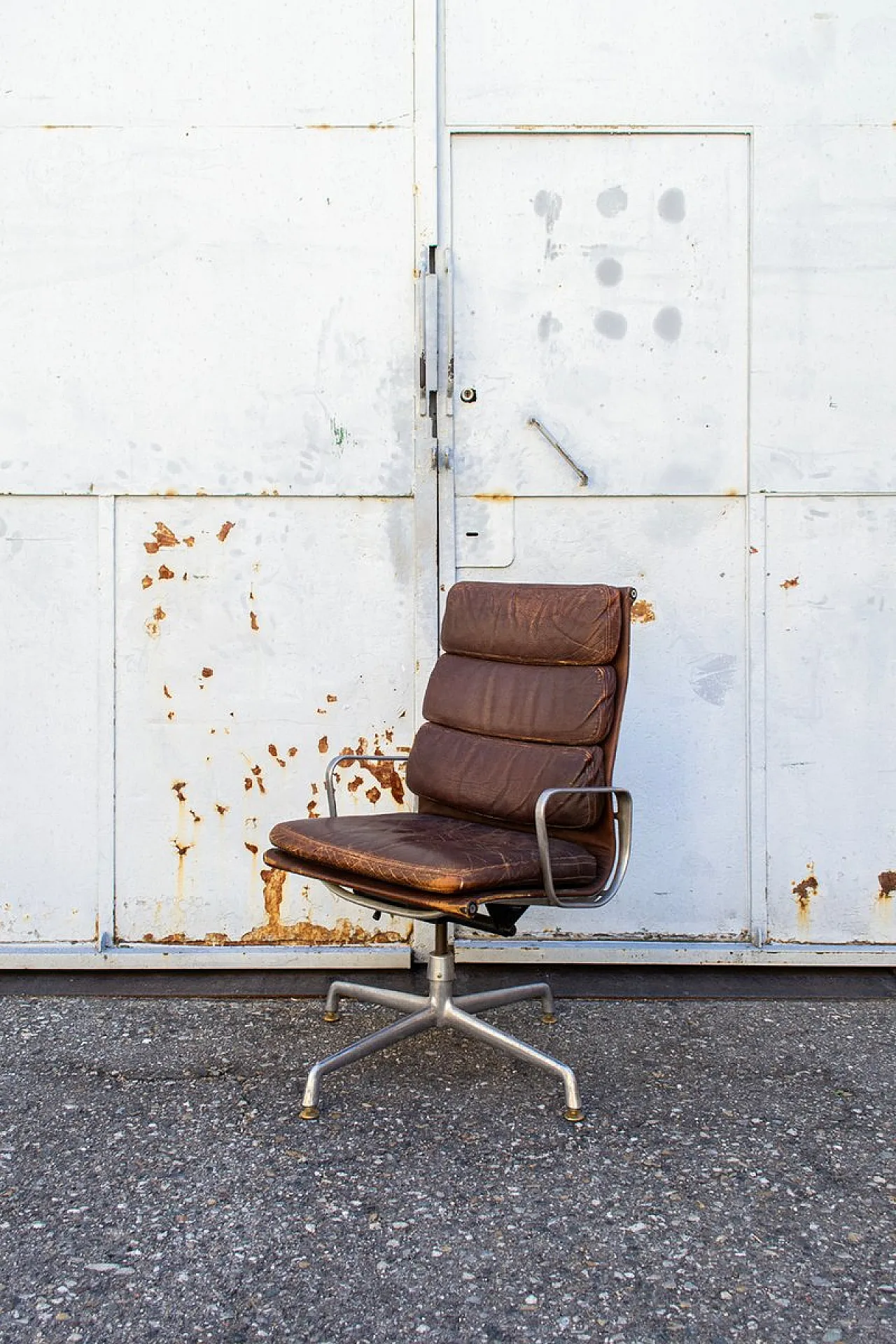 Soft Pad EA 219 chair by Charles & Ray Eames for Herman Miller, 1960s 1