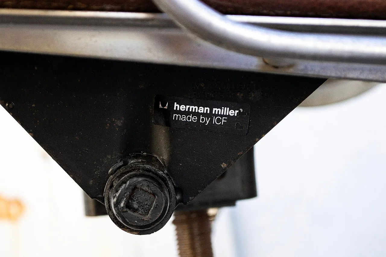 Soft Pad EA 219 chair by Charles & Ray Eames for Herman Miller, 1960s 9