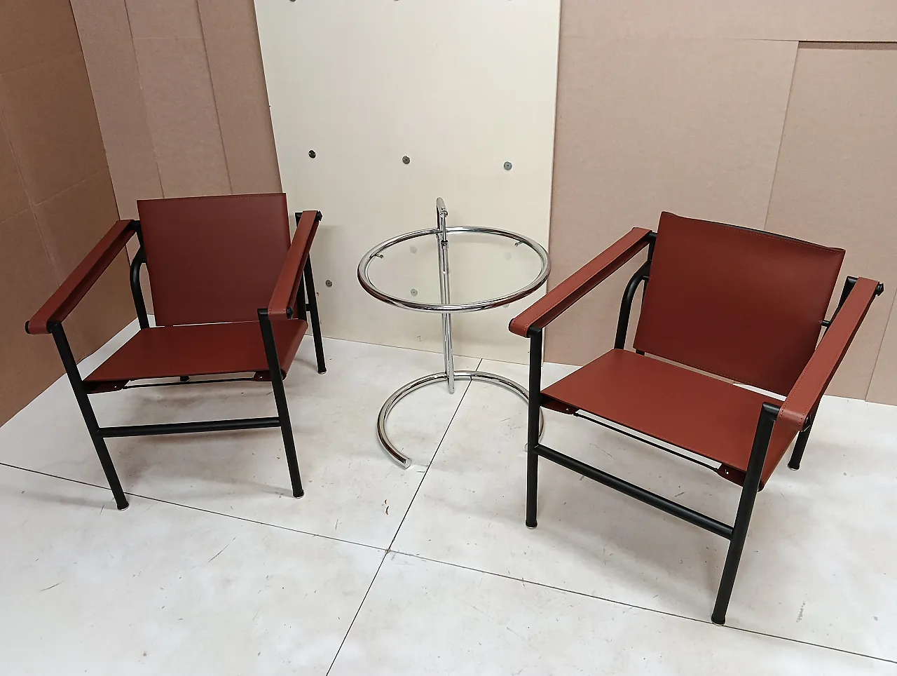 Pair of LC1 armchairs by Alivar in Cognac leather, 2000s 9