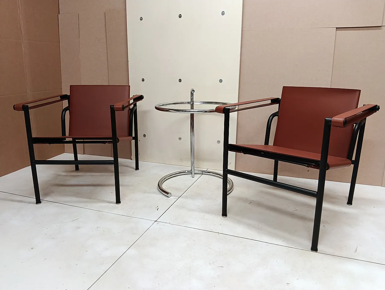 Pair of LC1 armchairs by Alivar in Cognac leather, 2000s 11