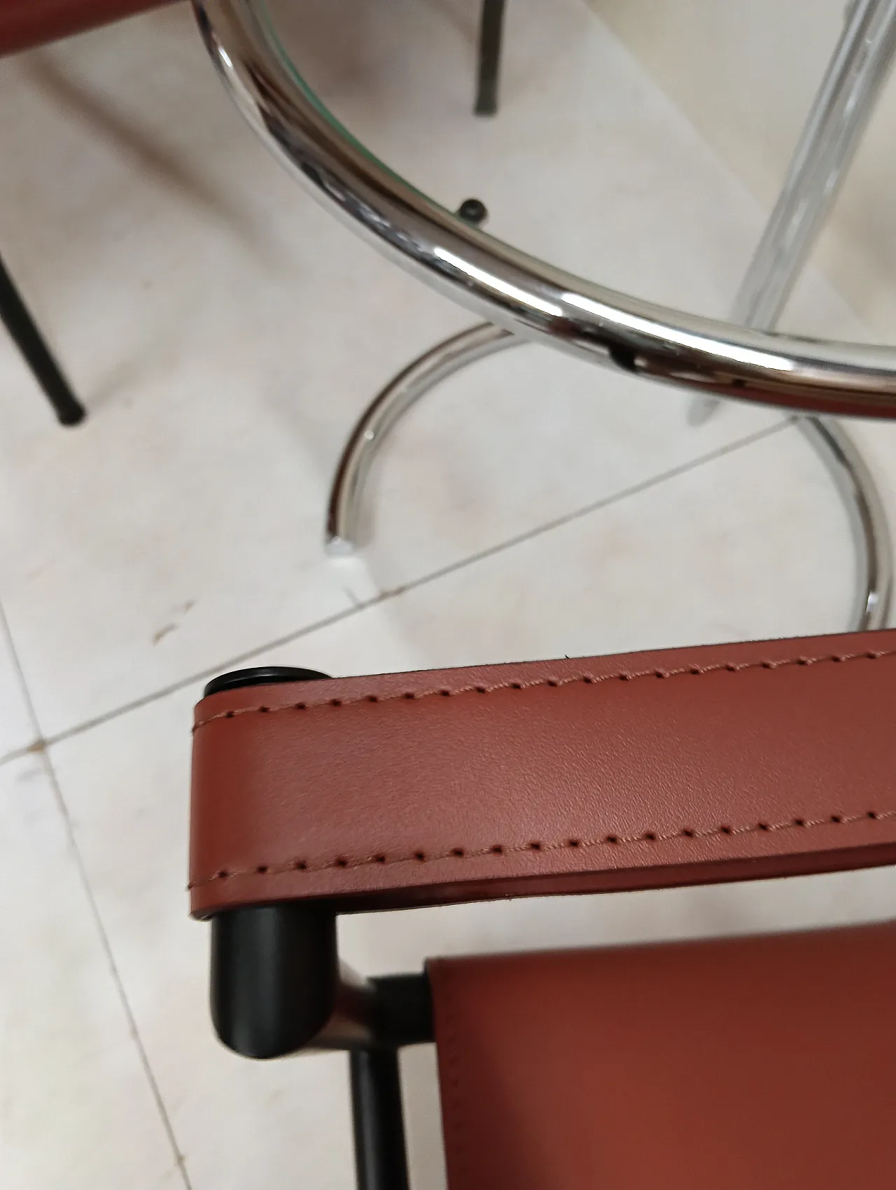 Pair of LC1 armchairs by Alivar in Cognac leather, 2000s 36