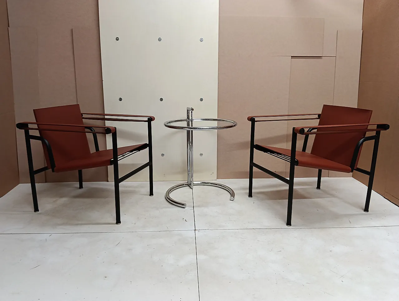 Pair of LC1 armchairs by Alivar in Cognac leather, 2000s 44
