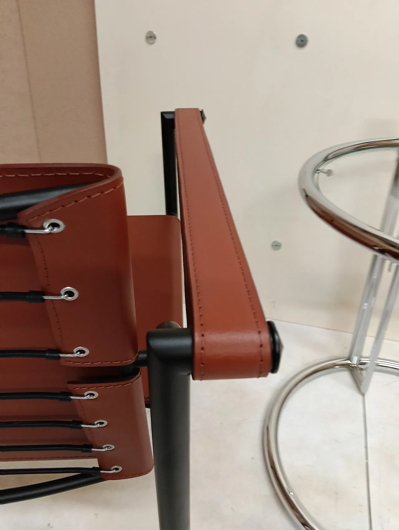 Pair of LC1 armchairs by Alivar in Cognac leather, 2000s 57