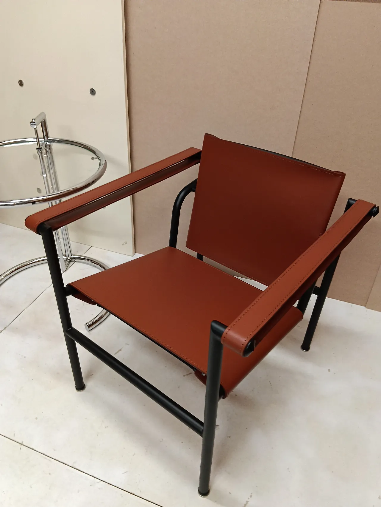 Pair of LC1 armchairs by Alivar in Cognac leather, 2000s 70