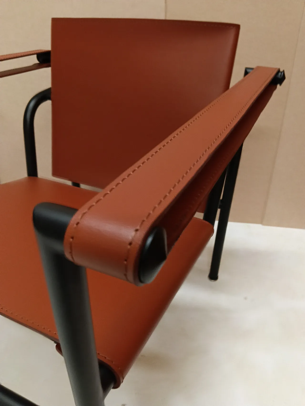 Pair of LC1 armchairs by Alivar in Cognac leather, 2000s 72