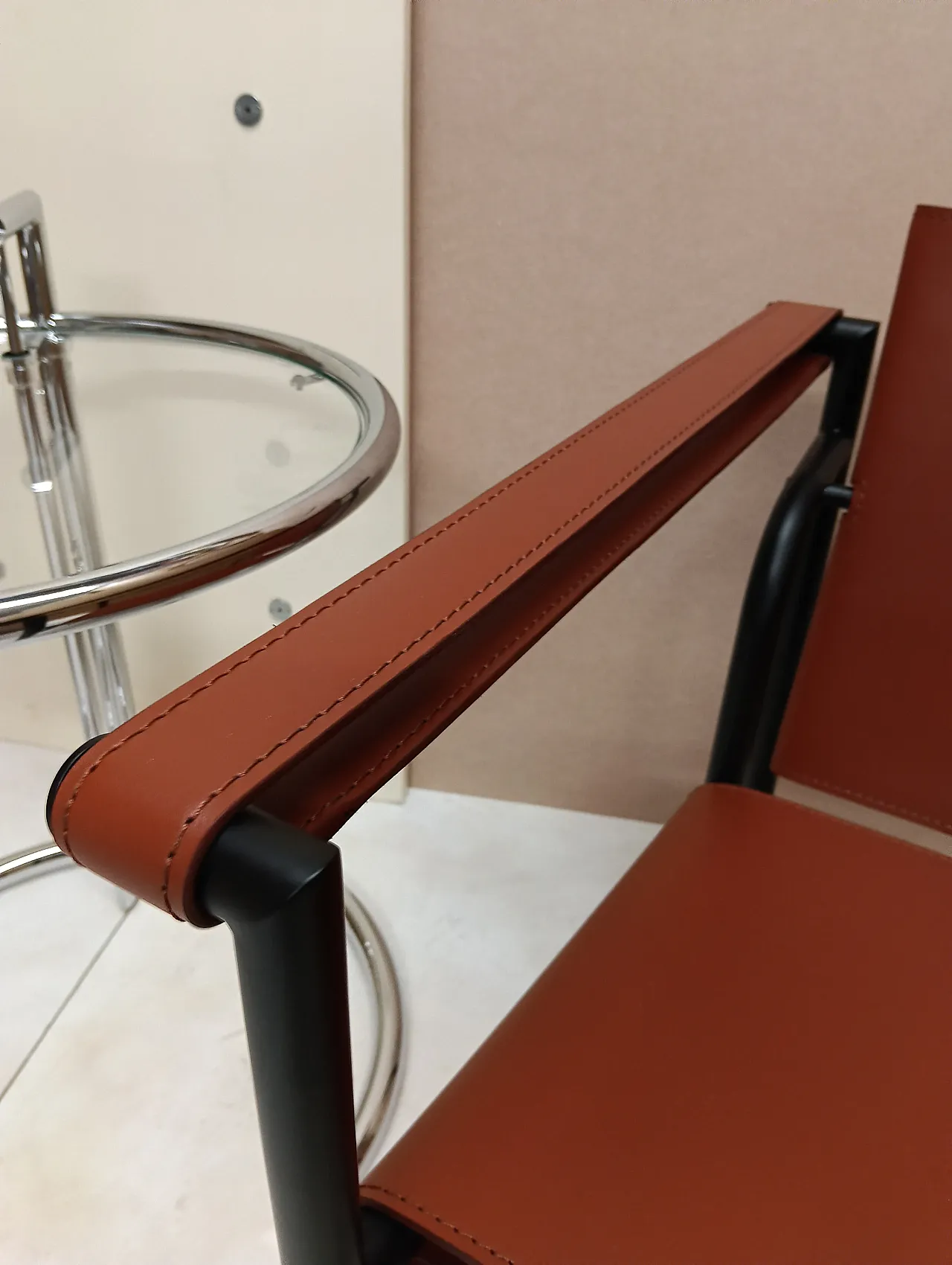 Pair of LC1 armchairs by Alivar in Cognac leather, 2000s 74