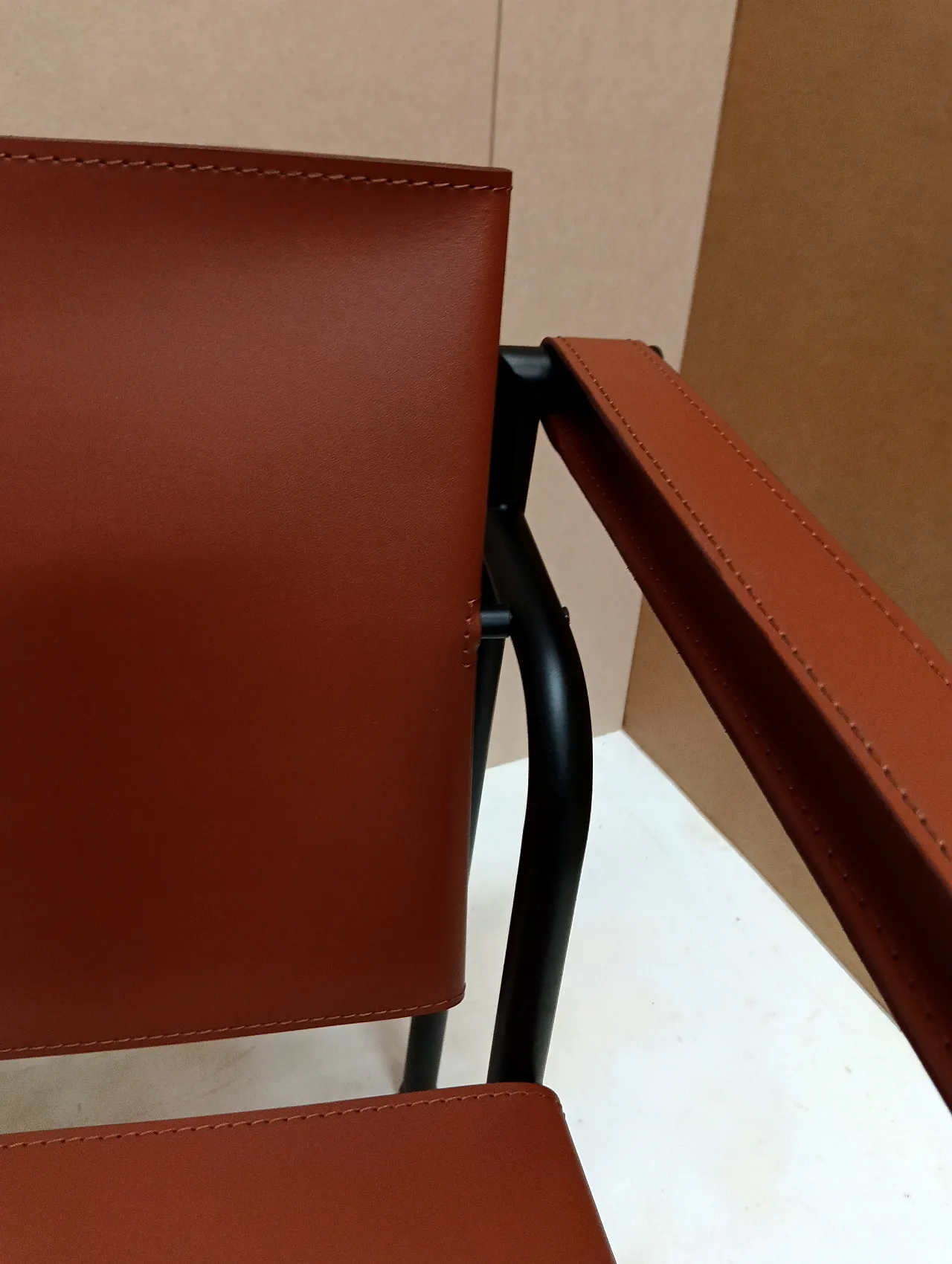 Pair of LC1 armchairs by Alivar in Cognac leather, 2000s 76