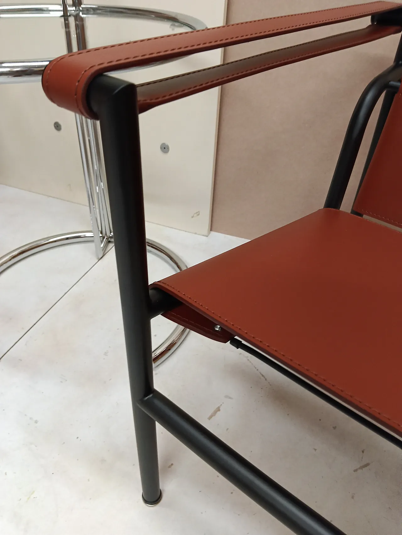 Pair of LC1 armchairs by Alivar in Cognac leather, 2000s 77