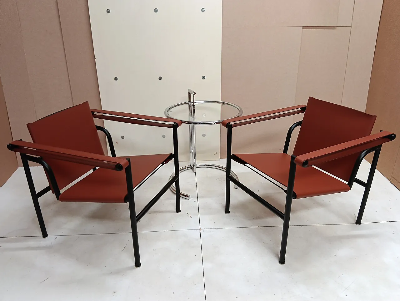 Pair of LC1 armchairs by Alivar in Cognac leather, 2000s 84