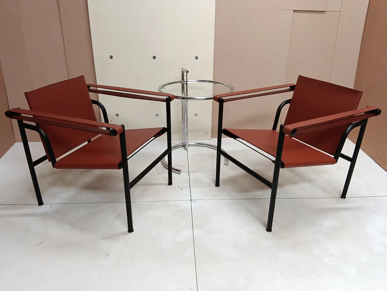 Pair of LC1 armchairs by Alivar in Cognac leather, 2000s 85