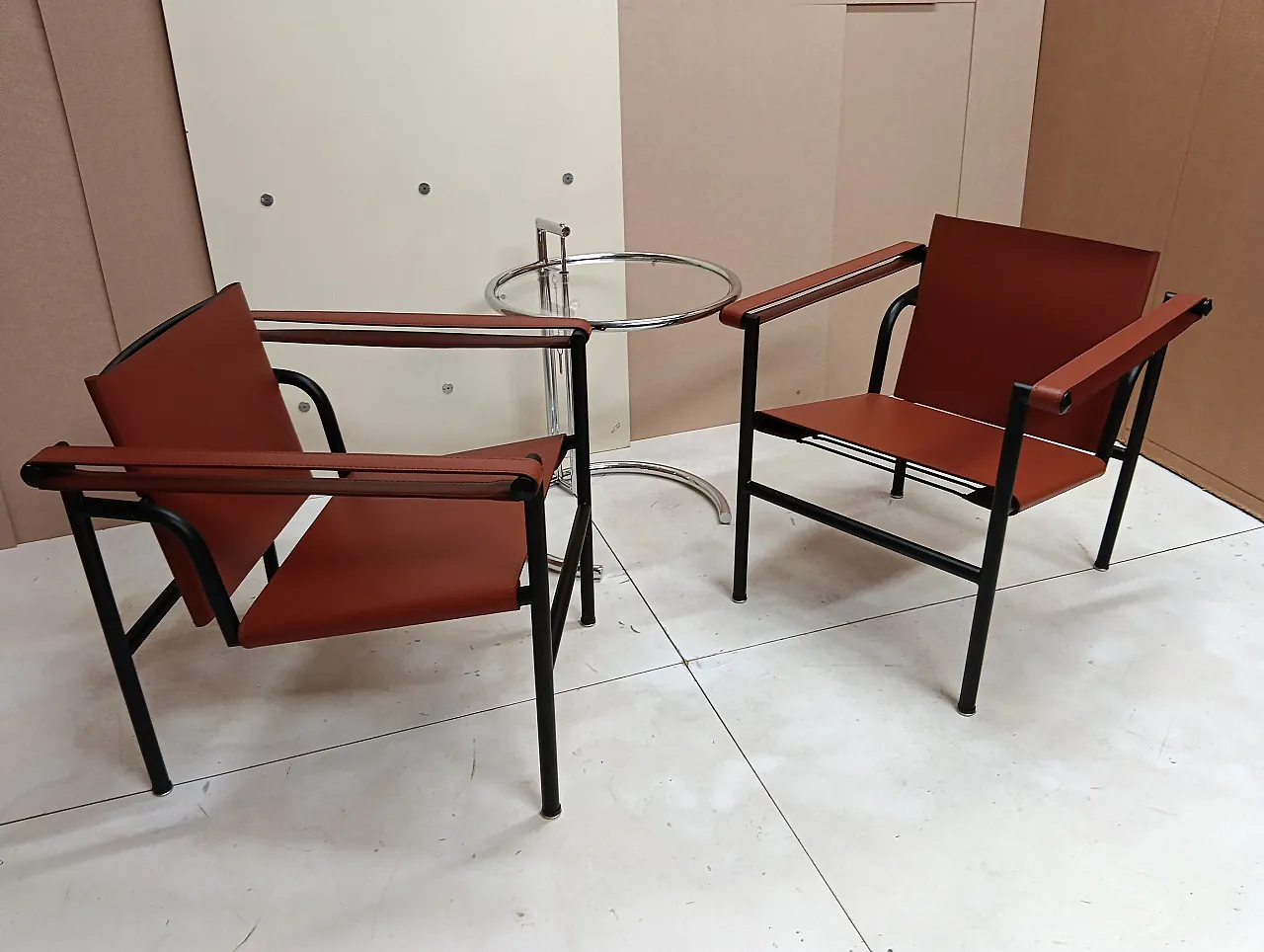 Pair of LC1 armchairs by Alivar in Cognac leather, 2000s 87