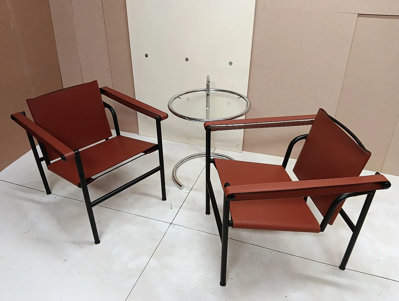 Pair of LC1 armchairs by Alivar in Cognac leather, 2000s 89