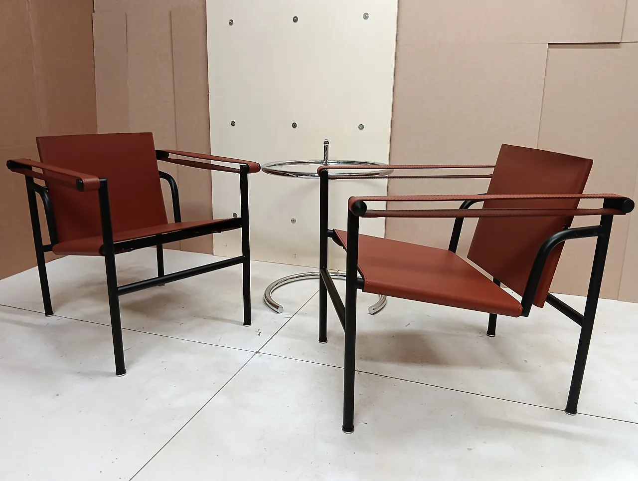 Pair of LC1 armchairs by Alivar in Cognac leather, 2000s 90