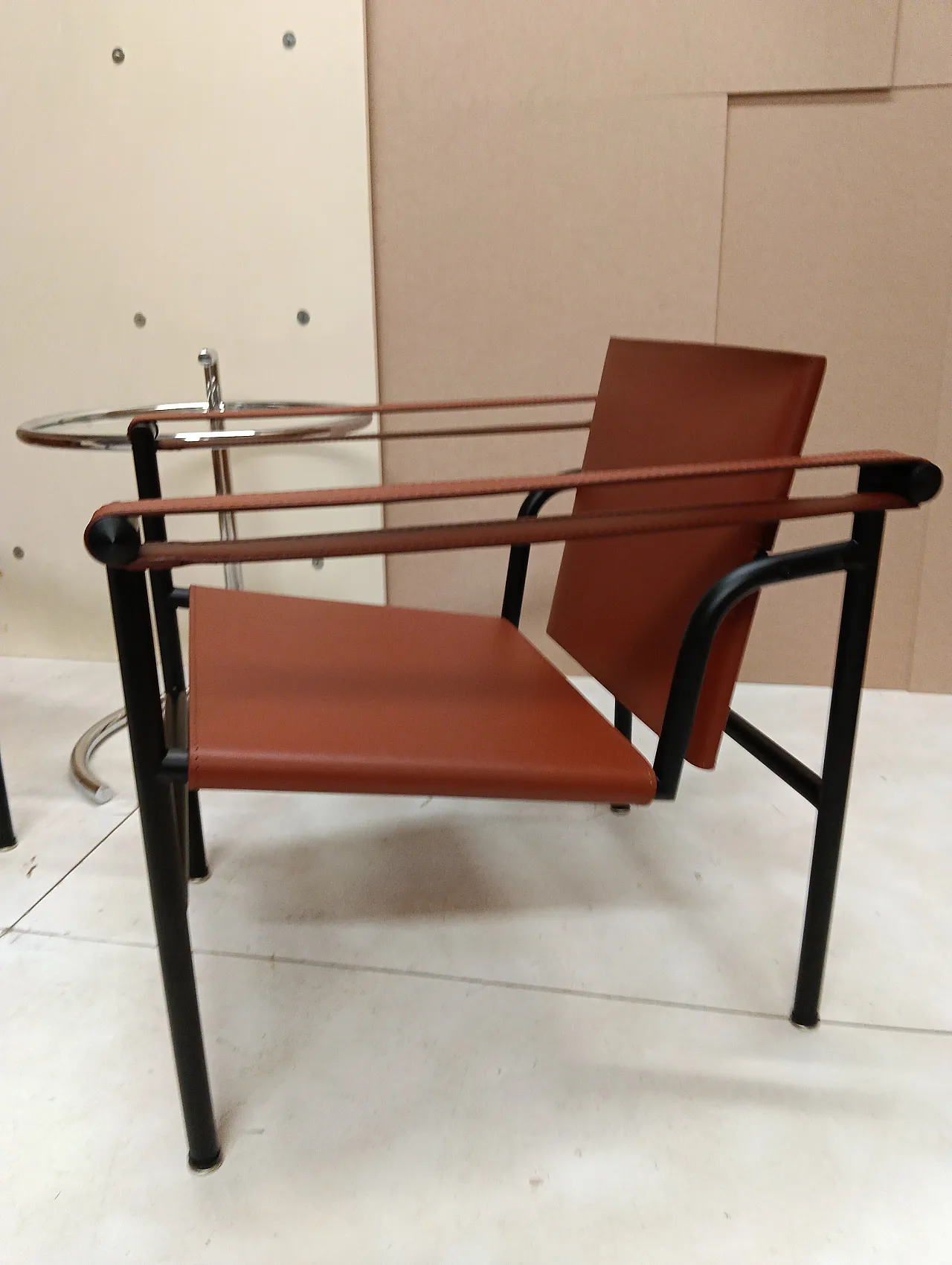 Pair of LC1 armchairs by Alivar in Cognac leather, 2000s 92
