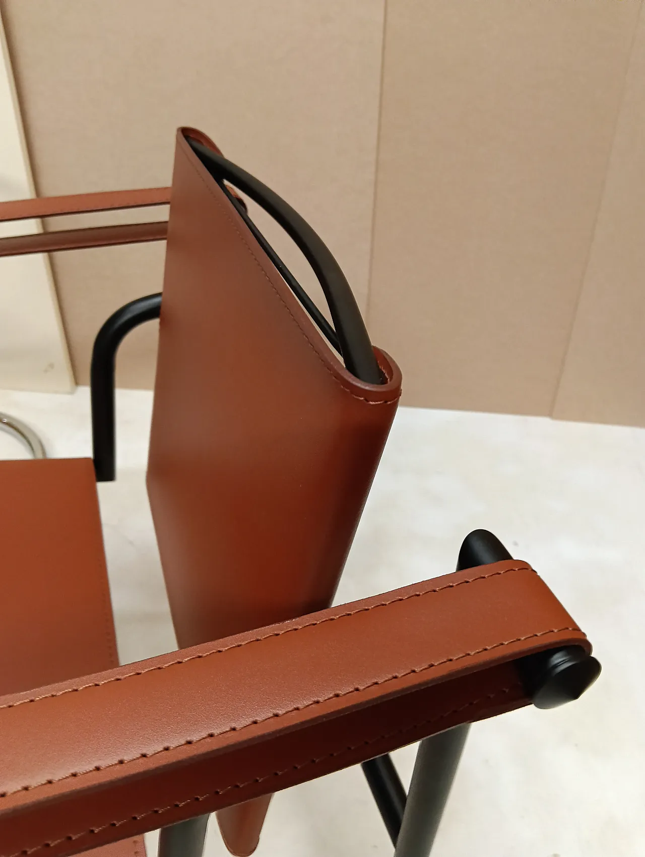 Pair of LC1 armchairs by Alivar in Cognac leather, 2000s 94