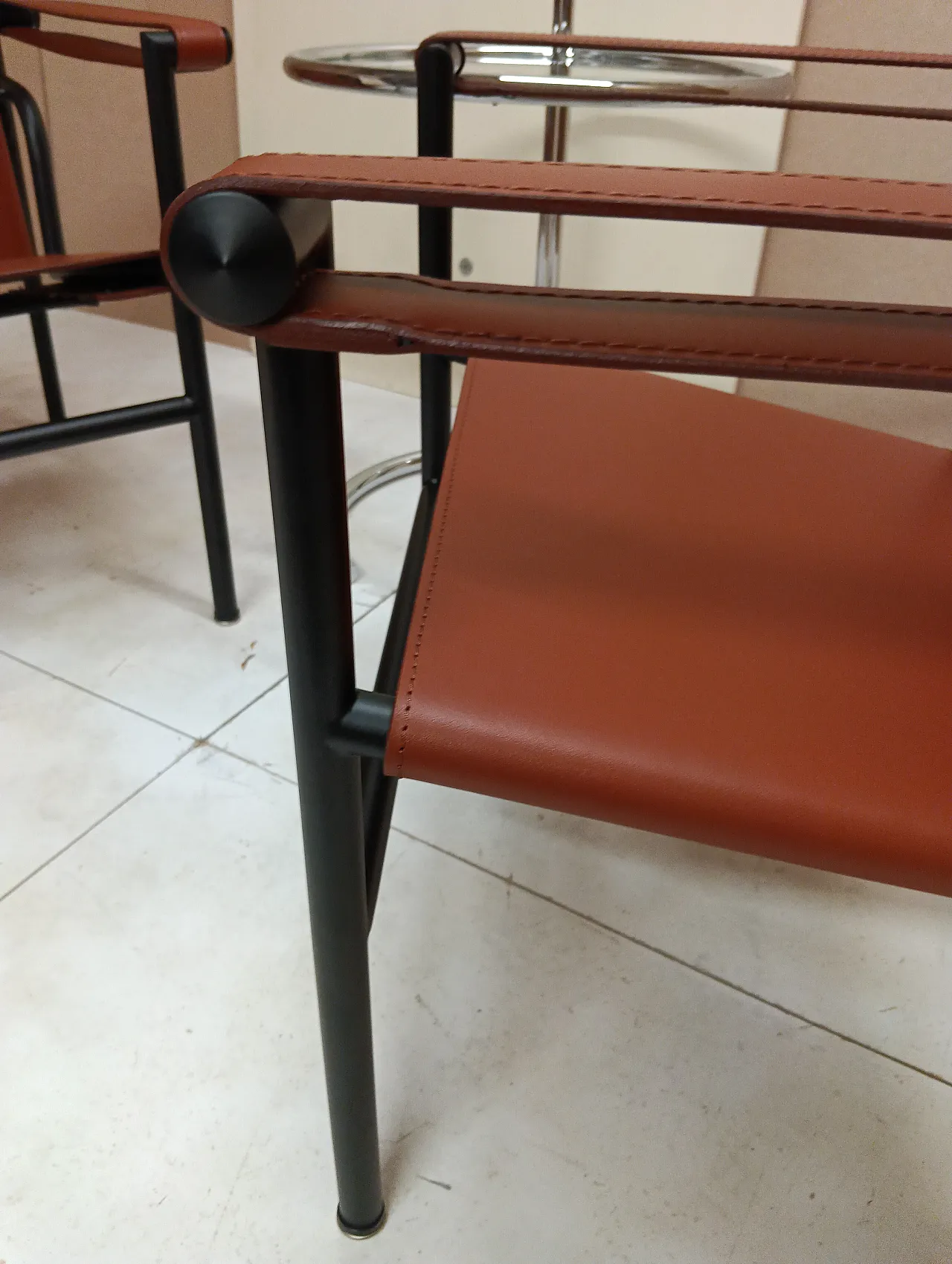 Pair of LC1 armchairs by Alivar in Cognac leather, 2000s 96
