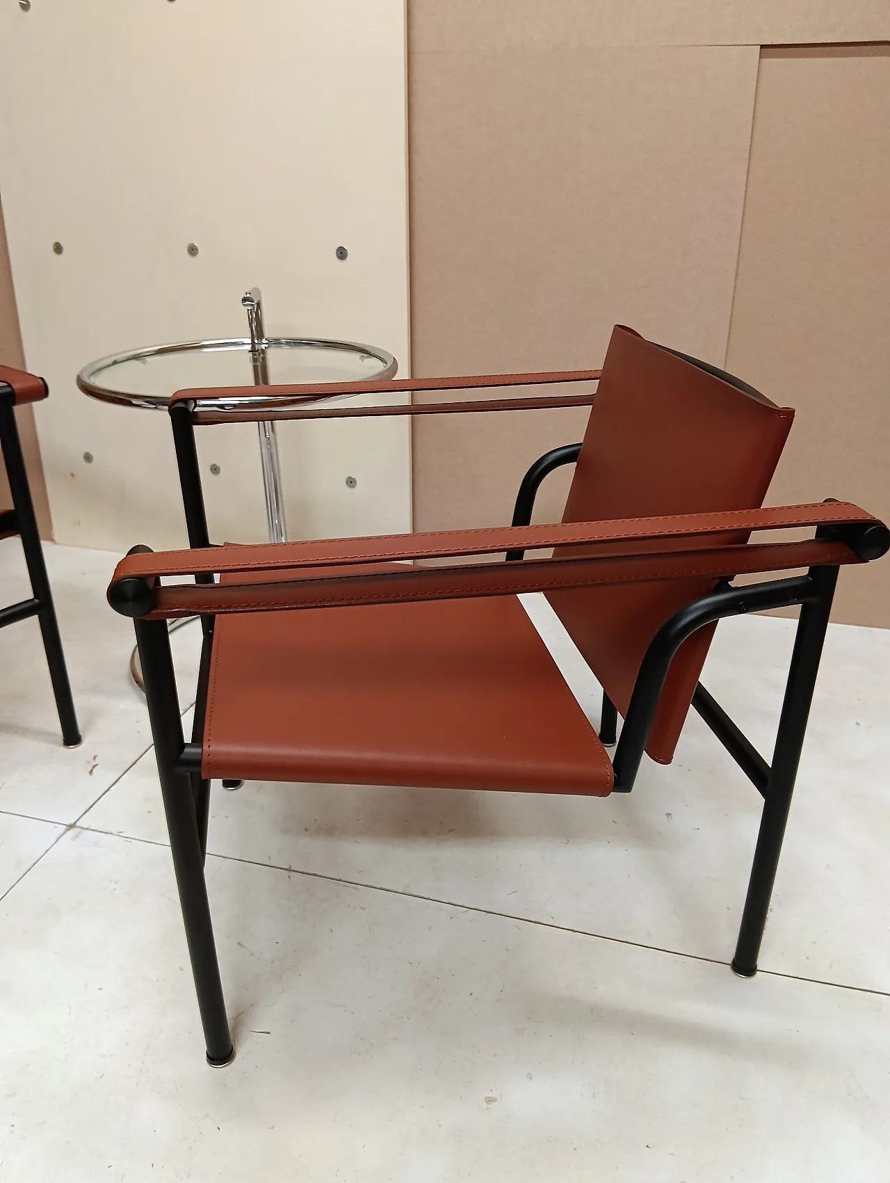 Pair of LC1 armchairs by Alivar in Cognac leather, 2000s 97