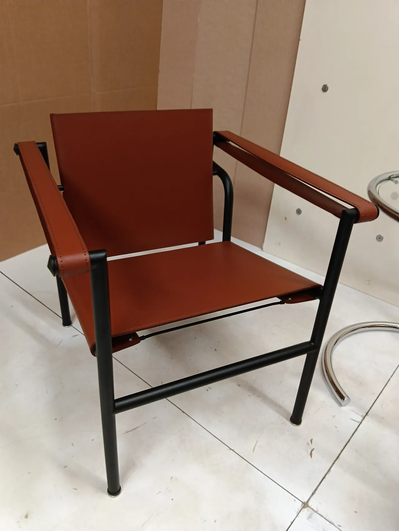 Pair of LC1 armchairs by Alivar in Cognac leather, 2000s 100