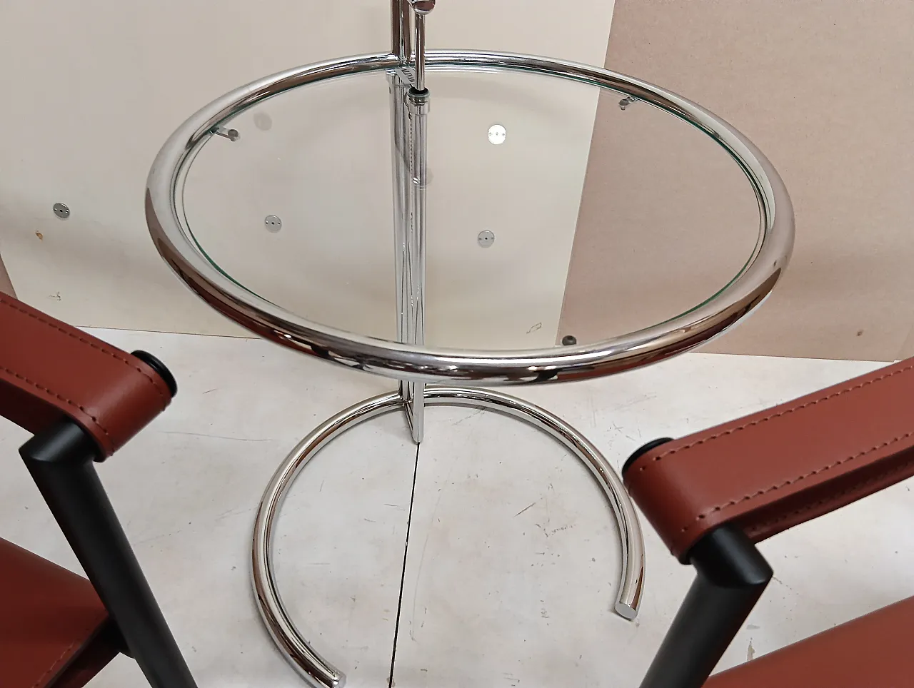 Pair of LC1 armchairs by Alivar in Cognac leather, 2000s 102