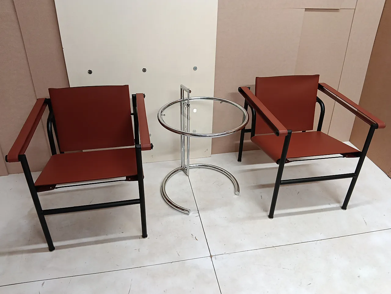 Pair of LC1 armchairs by Alivar in Cognac leather, 2000s 110