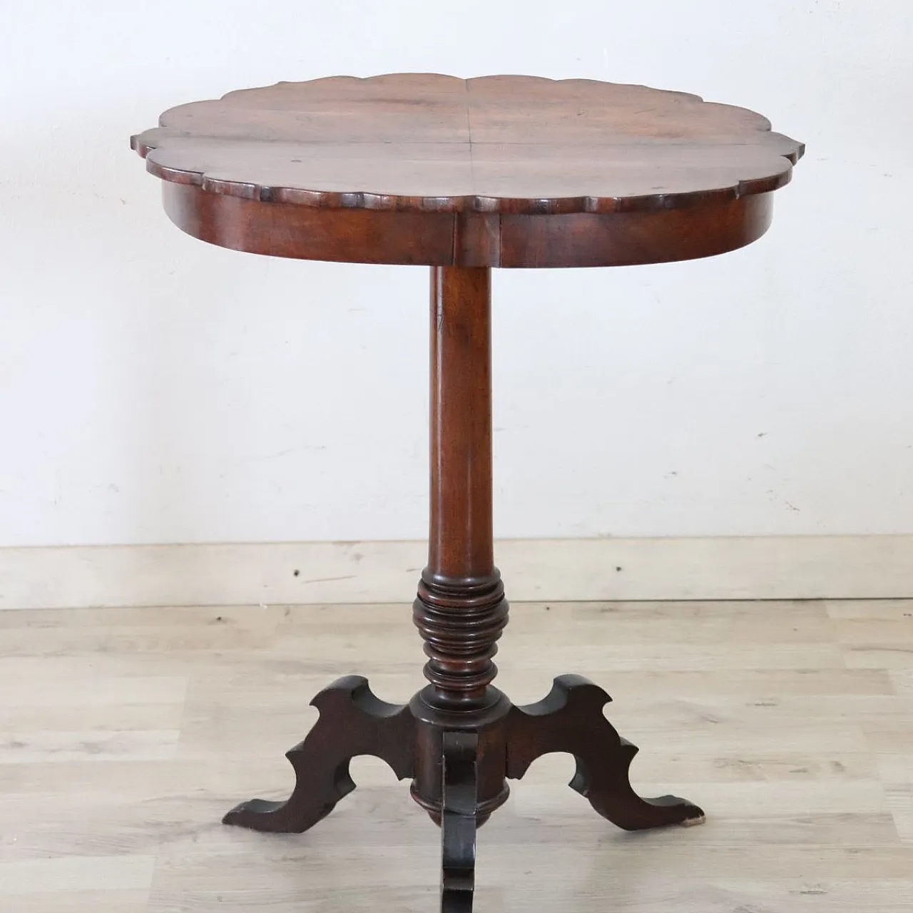 Walnut coffee table, 19th century 2