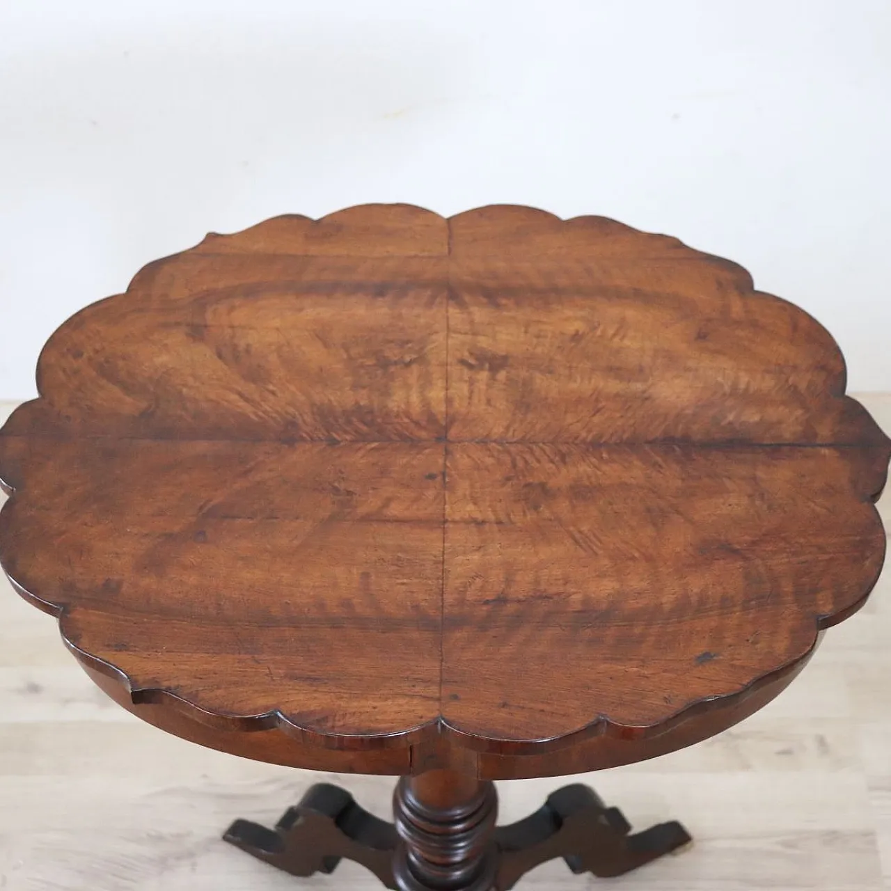 Walnut coffee table, 19th century 3