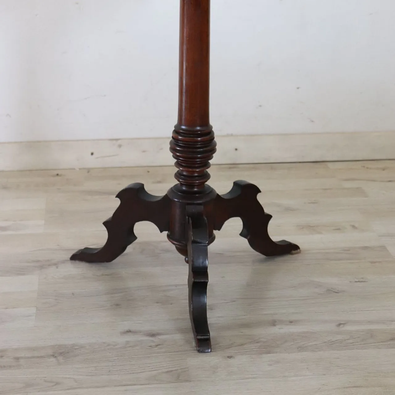 Walnut coffee table, 19th century 4