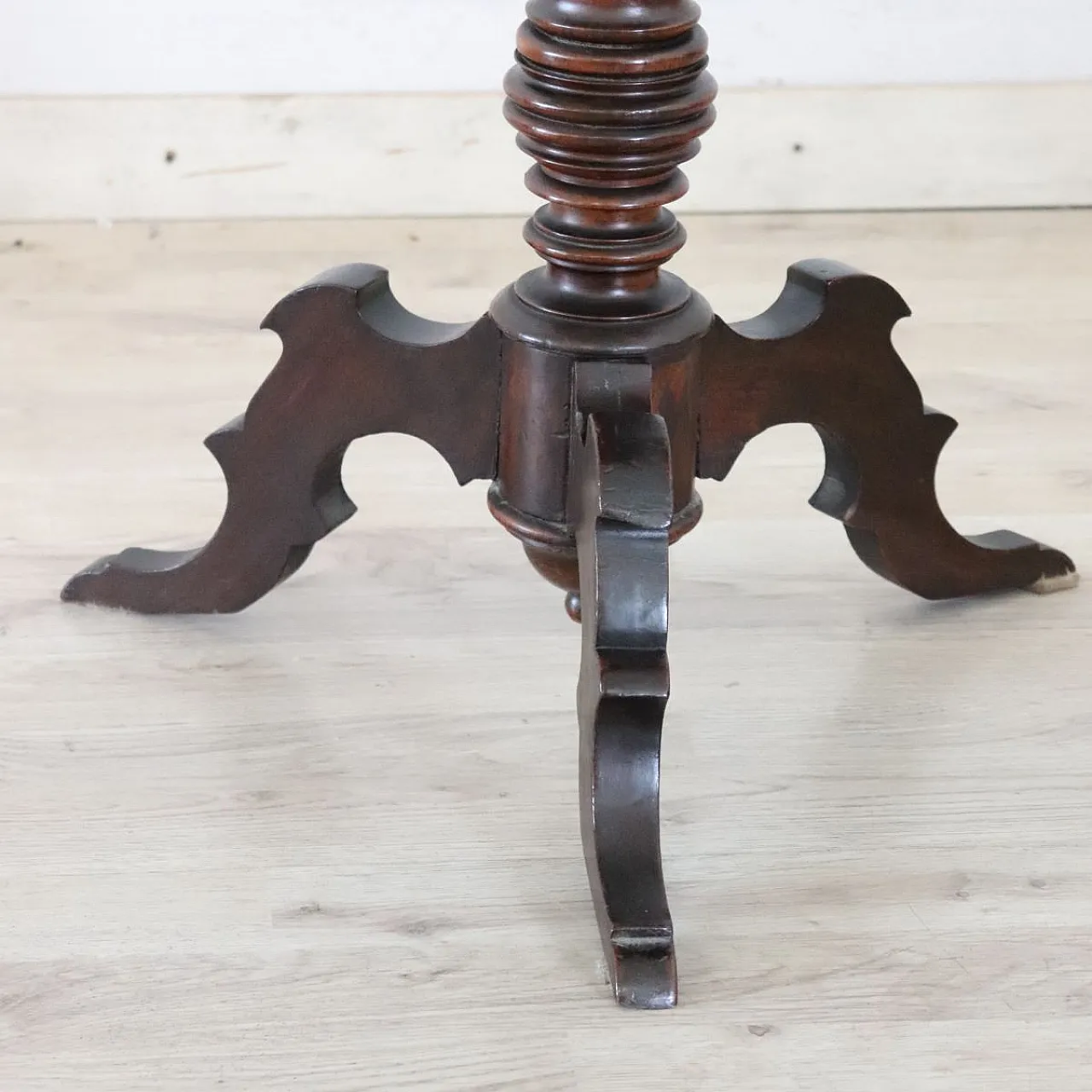 Walnut coffee table, 19th century 5
