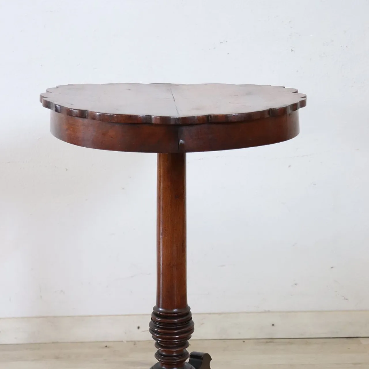 Walnut coffee table, 19th century 6