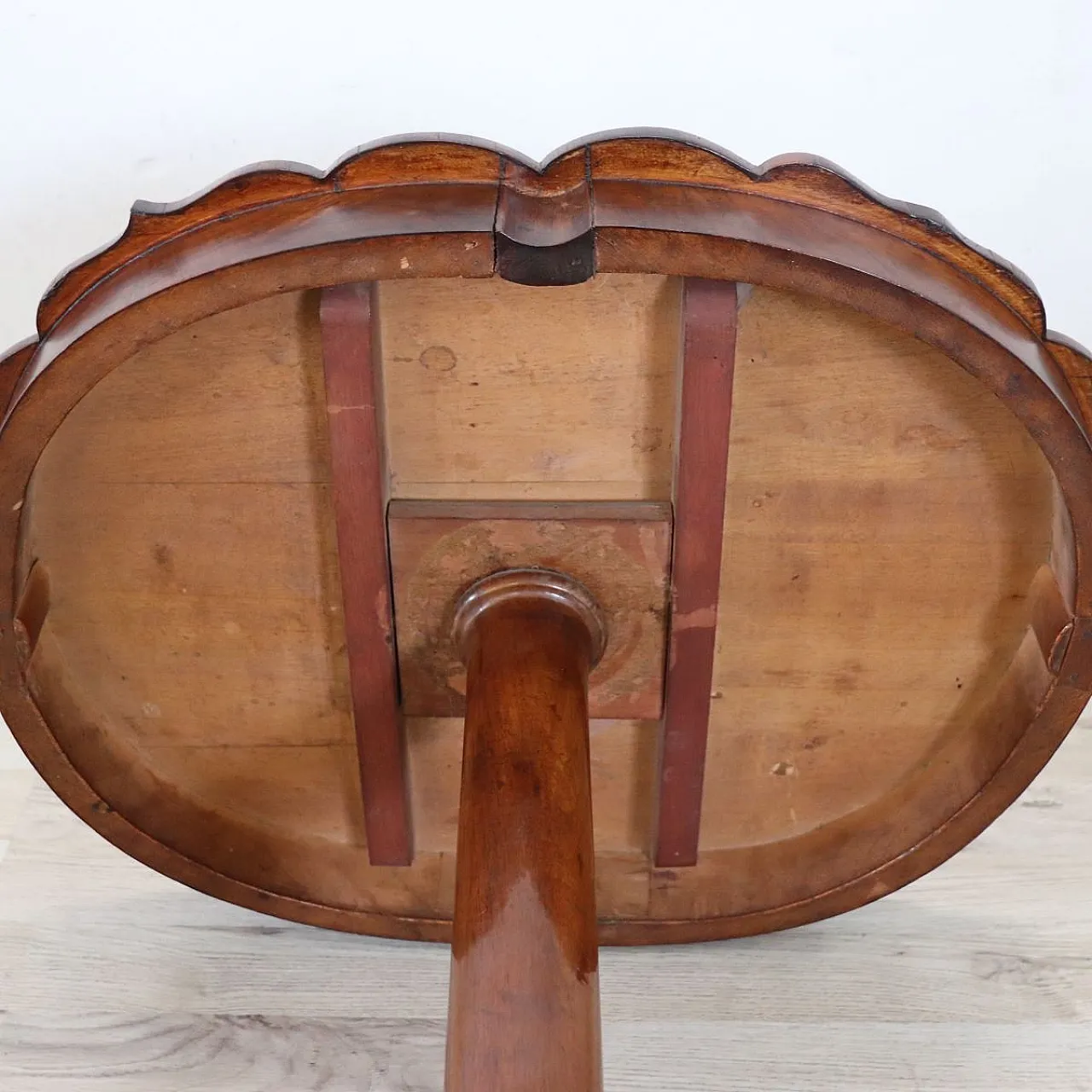 Walnut coffee table, 19th century 7