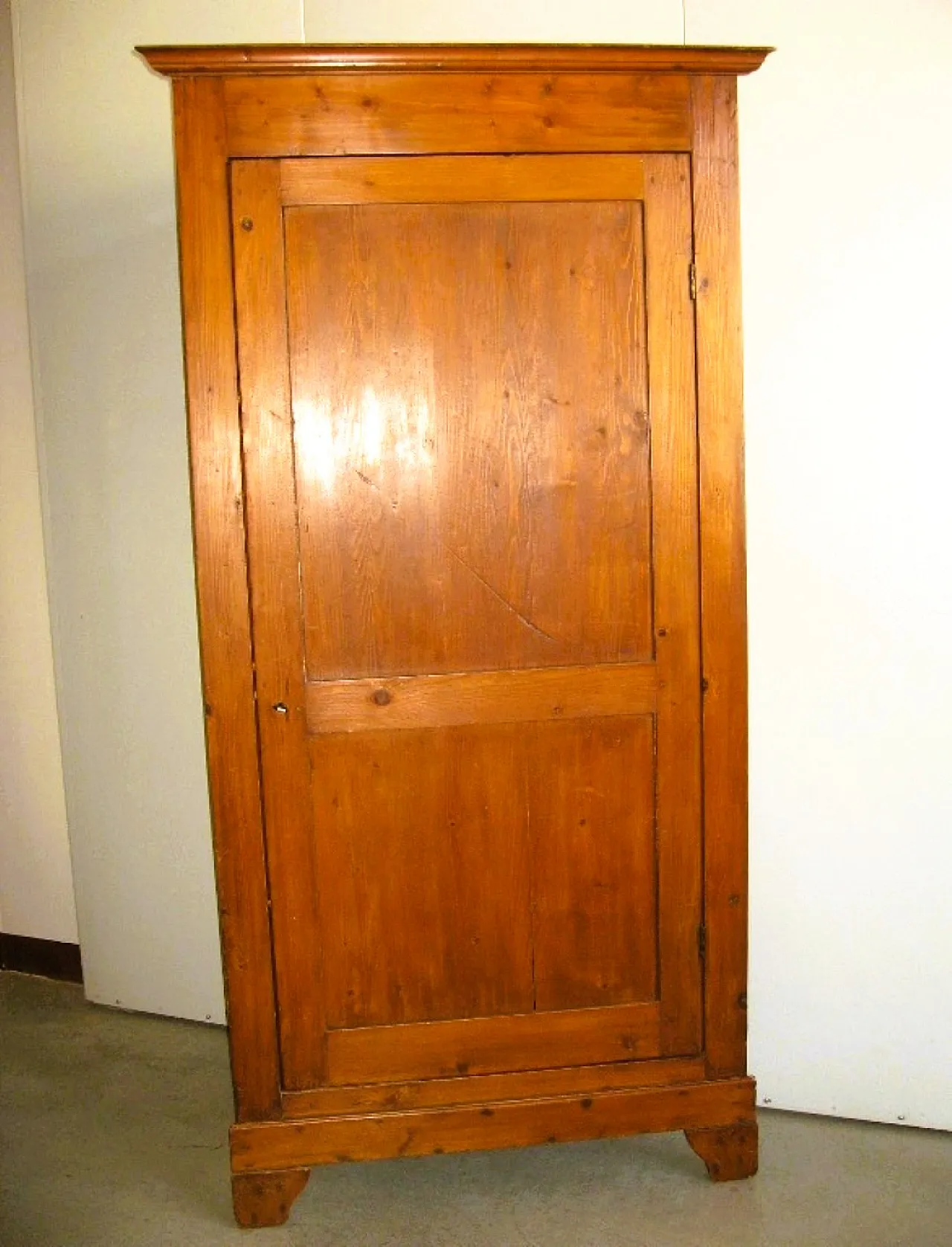 Antique corner unit, early 1900s, in fir. 1