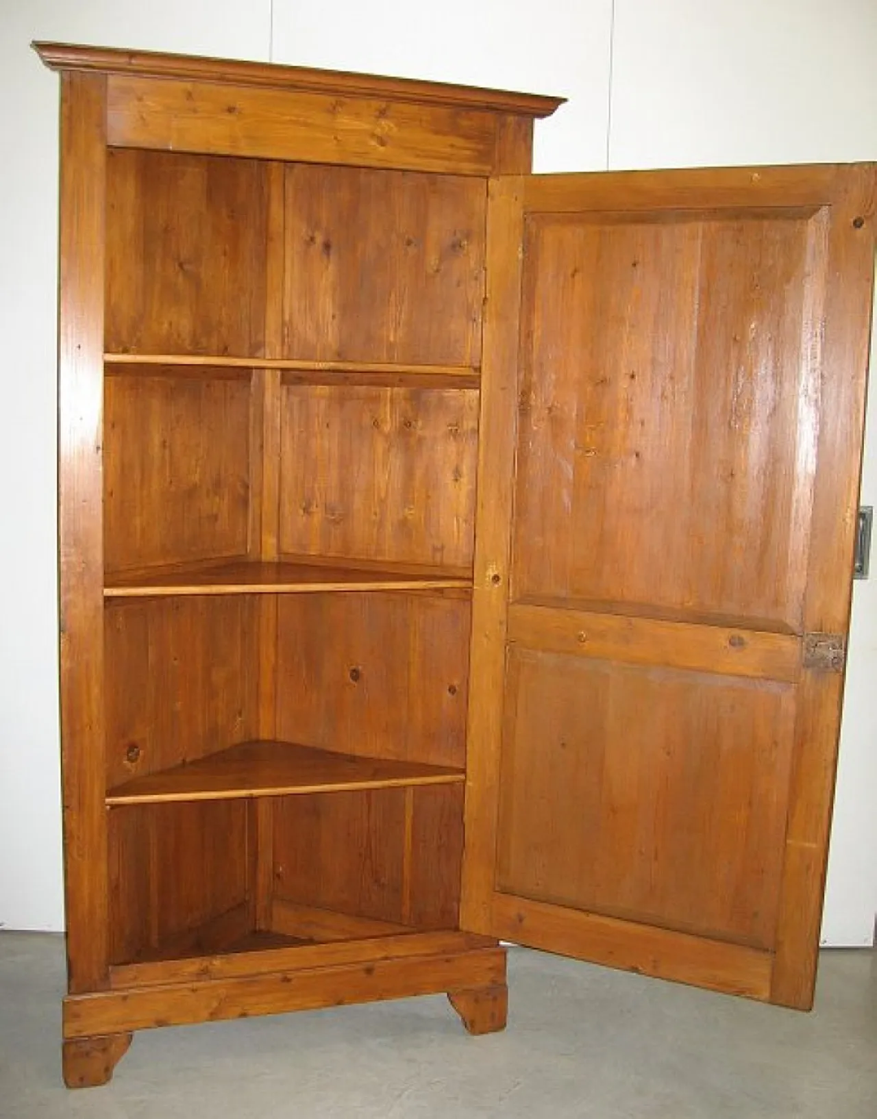 Antique corner unit, early 1900s, in fir. 2