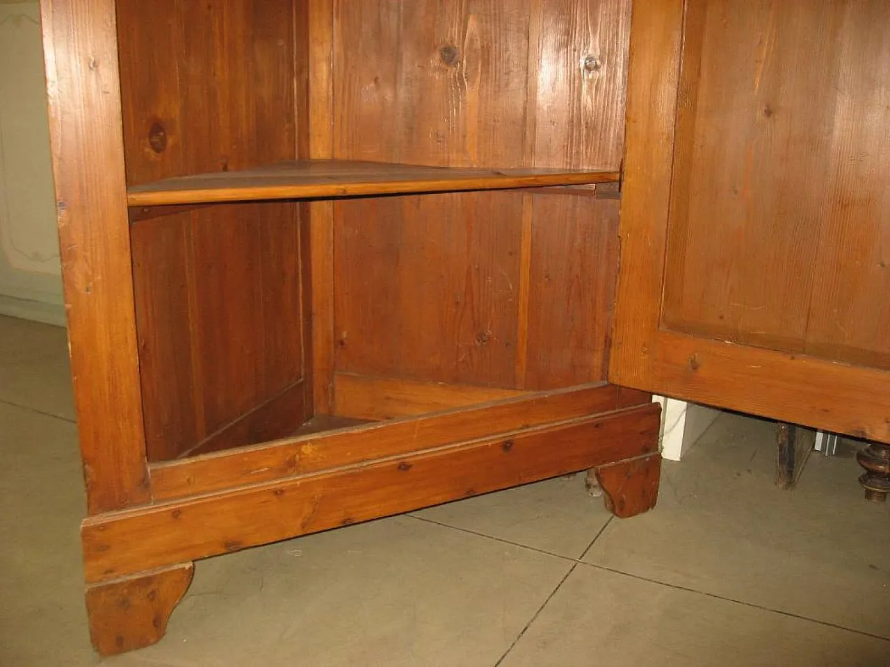 Antique corner unit, early 1900s, in fir. 12