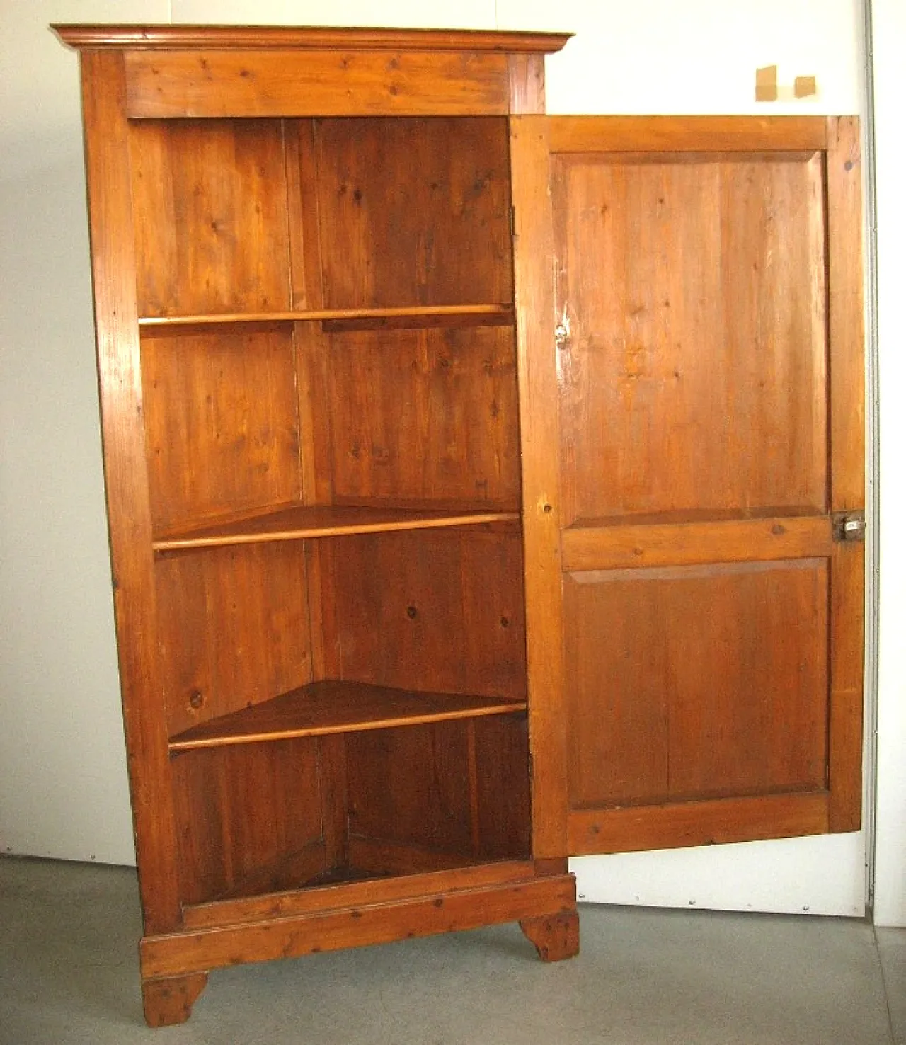 Antique corner unit, early 1900s, in fir. 14