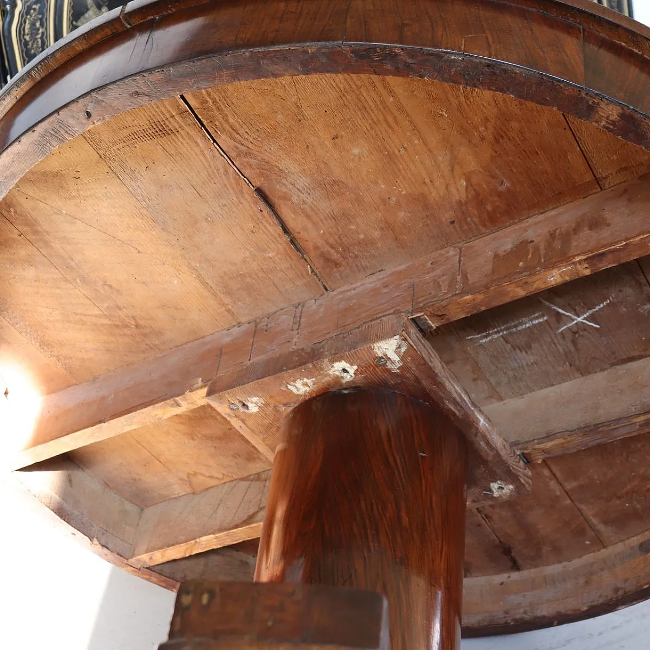 Tavolo antico rotondo in noce, '800 10