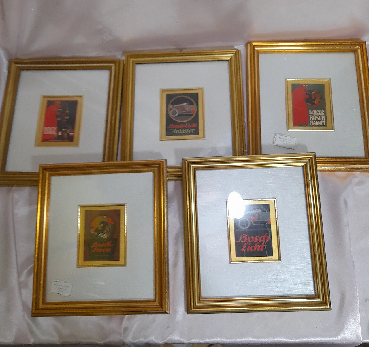 Five small pictures containing artistic miniatures on 23 kt gold leaf, 18