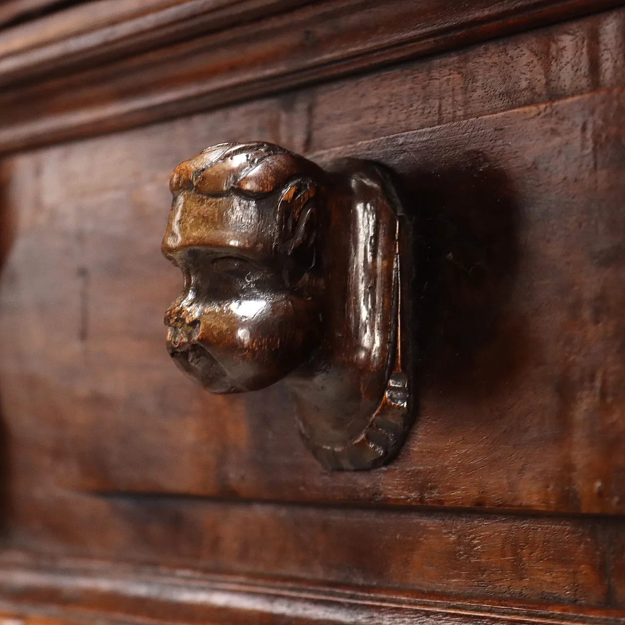 Baroque chest of drawers in walnut and poplar, 18th century 7